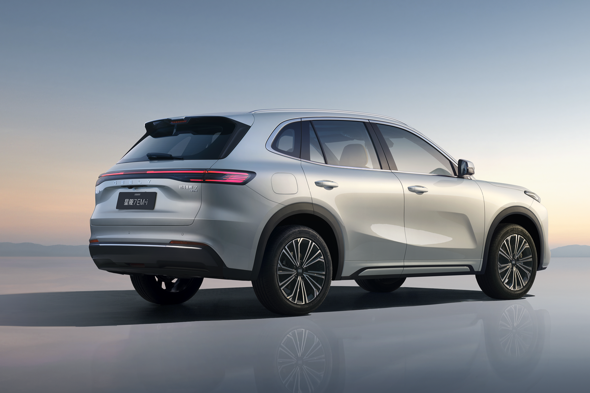 Discover the Geely Galaxy Starship 7 EM-i: The Future of Hybrid SUVs