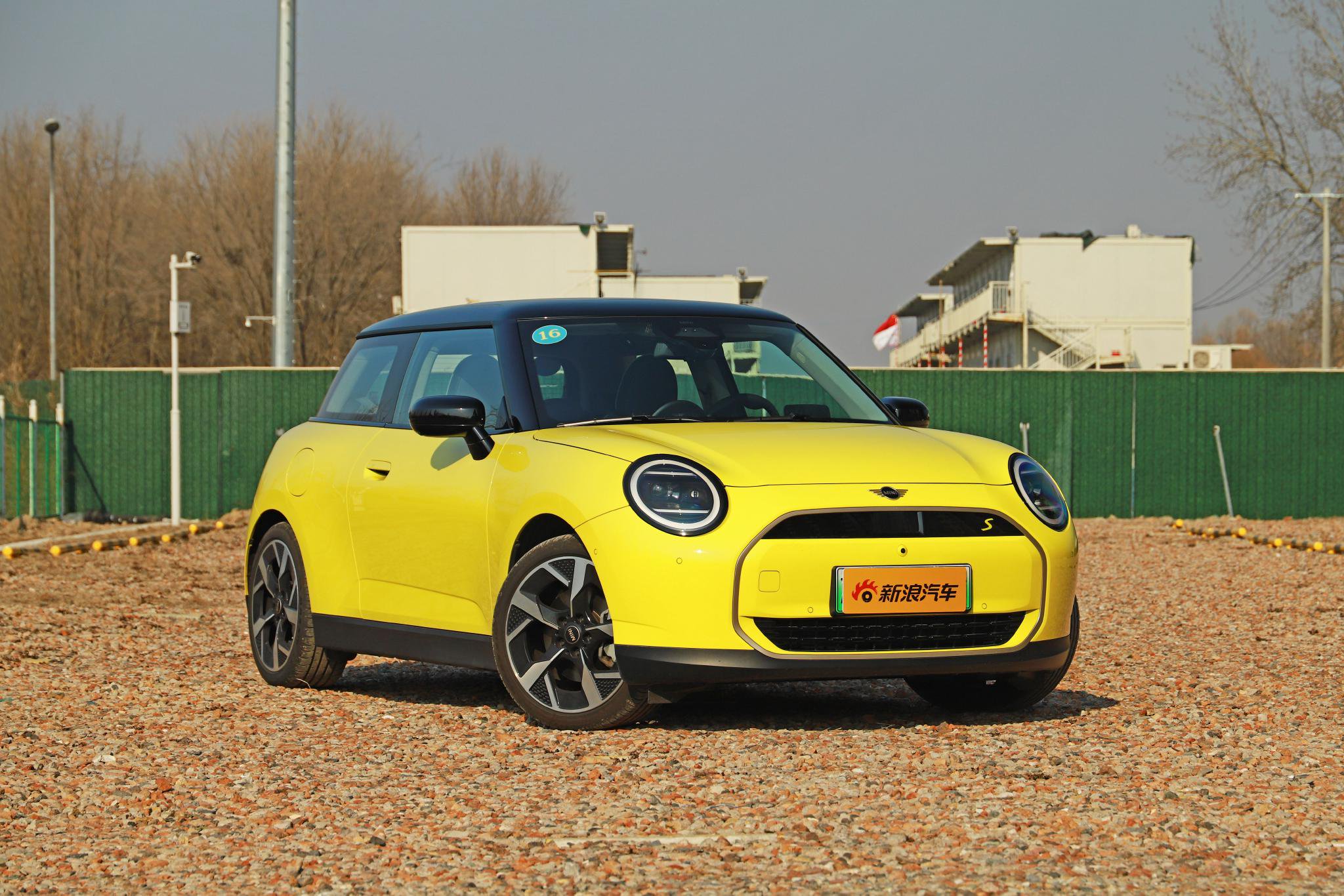 Discover the Electric MINI COOPER: Classic Charm Meets Modern Innovation