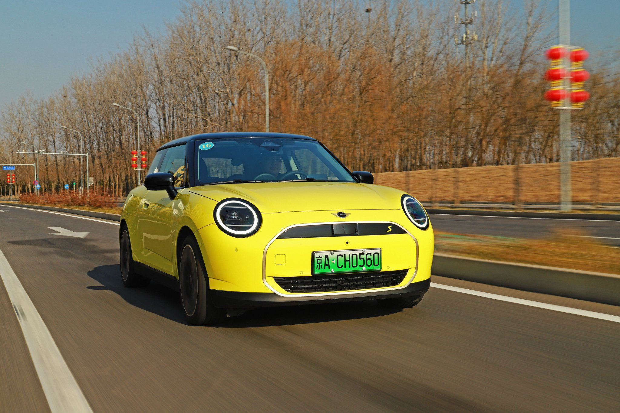 Discover the Electric MINI COOPER: Classic Charm Meets Modern Innovation