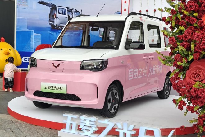 Wuling Hongguang EV: The Transformable Cube for Urban Efficiency