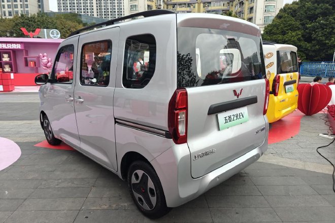 Wuling Hongguang EV: The Transformable Cube for Urban Efficiency