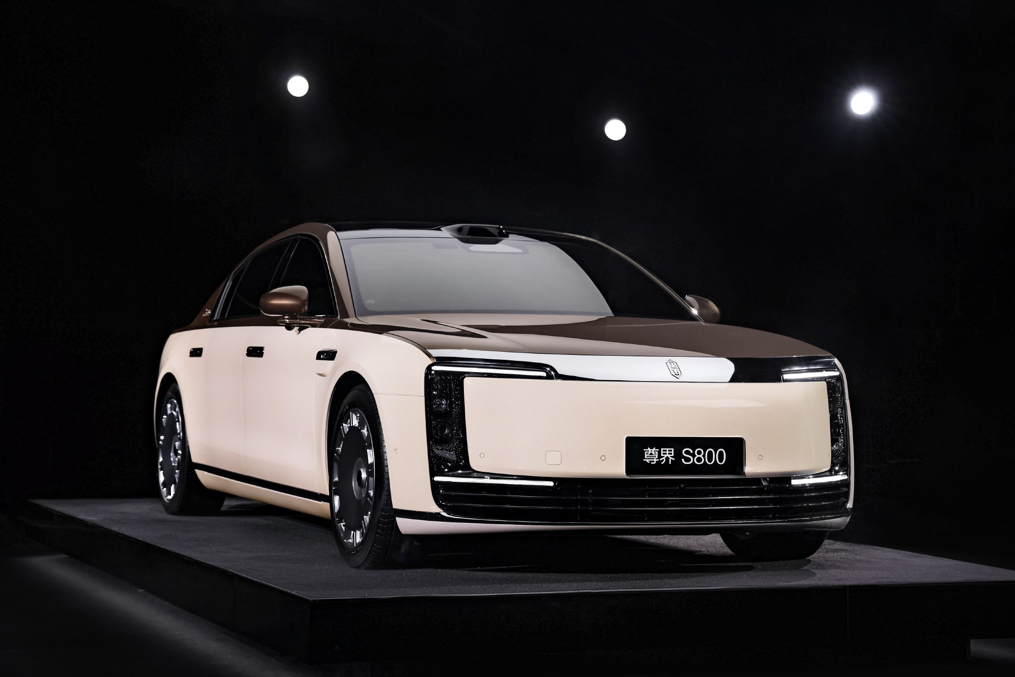 Revolutionizing Luxury: Huawei's Zun Jie S800 Redefines Smart Driving