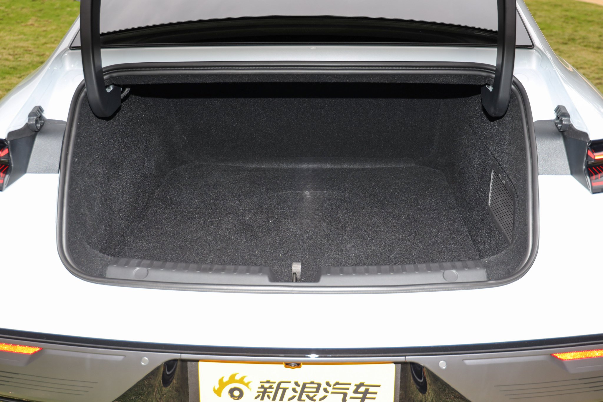 Discover the Geely Galaxy Star 8: Luxury Hybrid Sedan with Impressive Specs