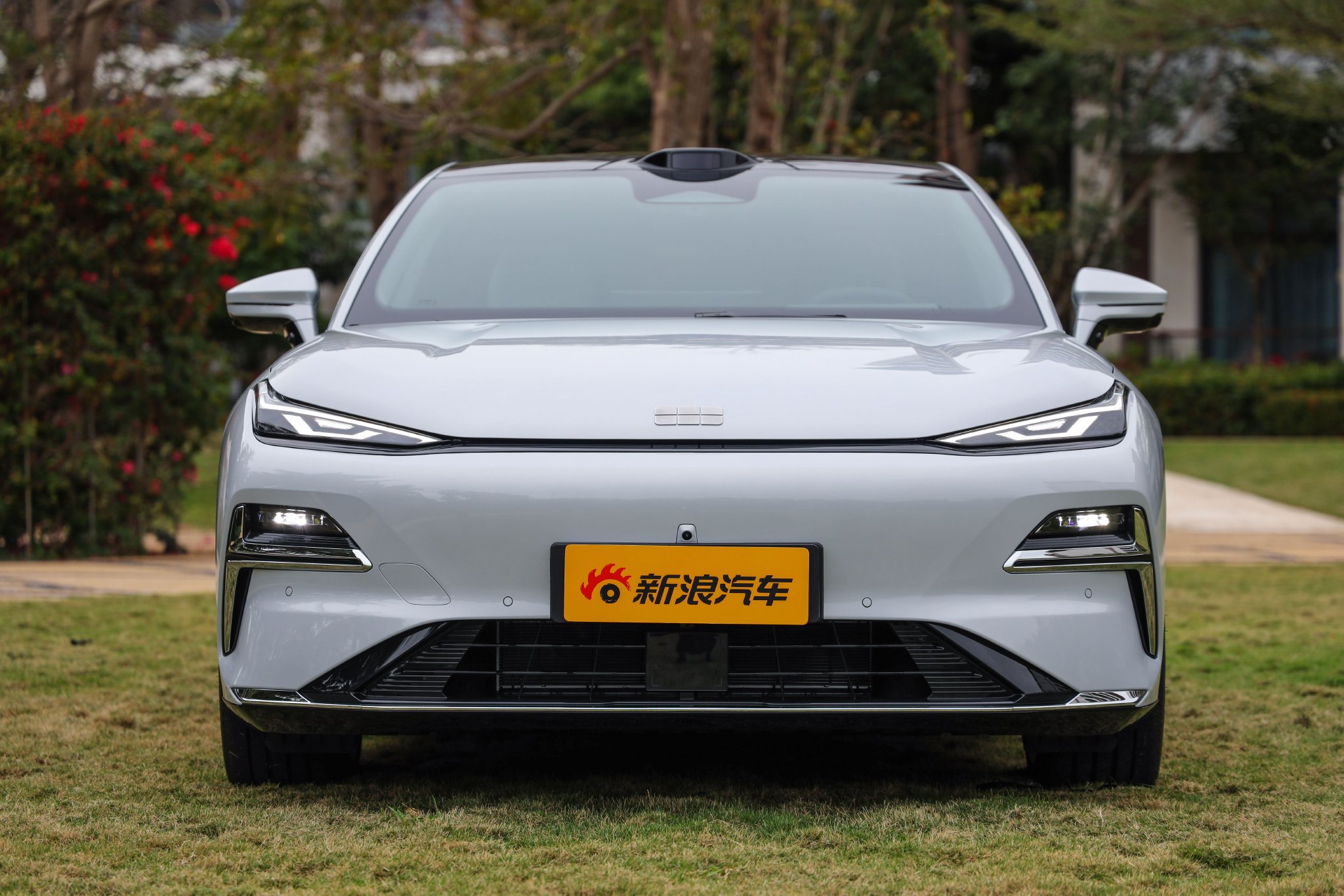 Discover the Geely Galaxy Star 8: Luxury Hybrid Sedan with Impressive Specs