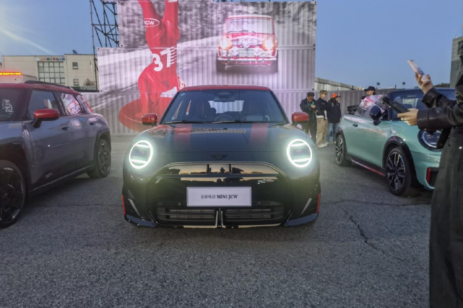 Unveiling the Electric MINI JCW & ACEMAN: Sporty Upgrades & Performance!