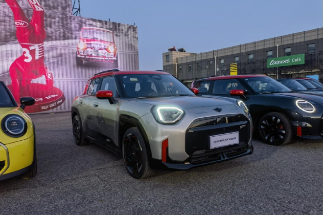 Unveiling the Electric MINI JCW & ACEMAN: Sporty Upgrades & Performance!