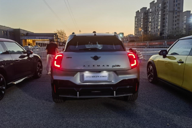 Unveiling the Electric MINI JCW & ACEMAN: Sporty Upgrades & Performance!