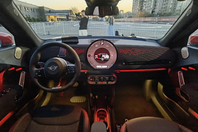 Unveiling the Electric MINI JCW & ACEMAN: Sporty Upgrades & Performance!