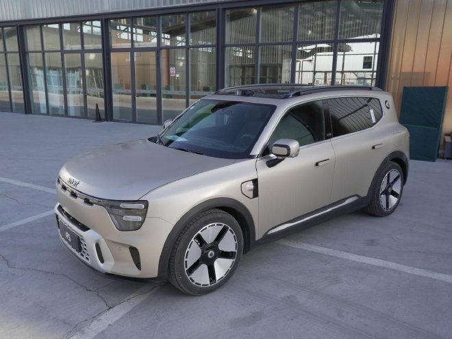 Discover the Smart #5: Luxury, Performance, and Long-Range Adventure