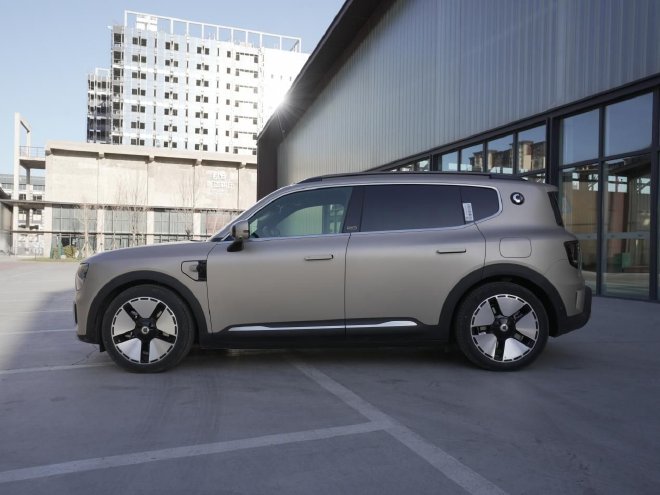 Discover the Smart #5: Luxury, Performance, and Long-Range Adventure