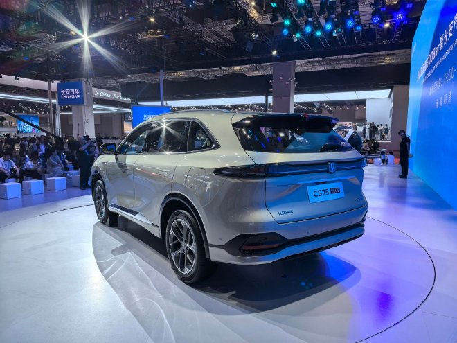 Changan CS75 PLUS: Unveiling the 500bar Blue Whale Engine & Futuristic Design