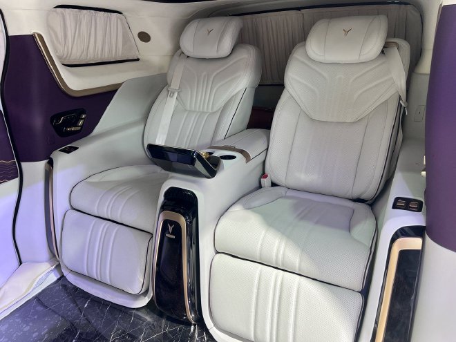 Discover Luxury: Lantu Dreamer·Shanhe Edition Unveiled at Shanghai Auto Show