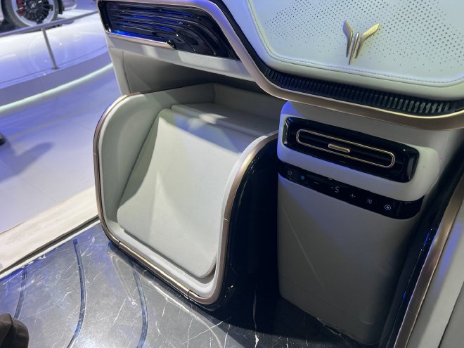 Discover Luxury: Lantu Dreamer·Shanhe Edition Unveiled at Shanghai Auto Show