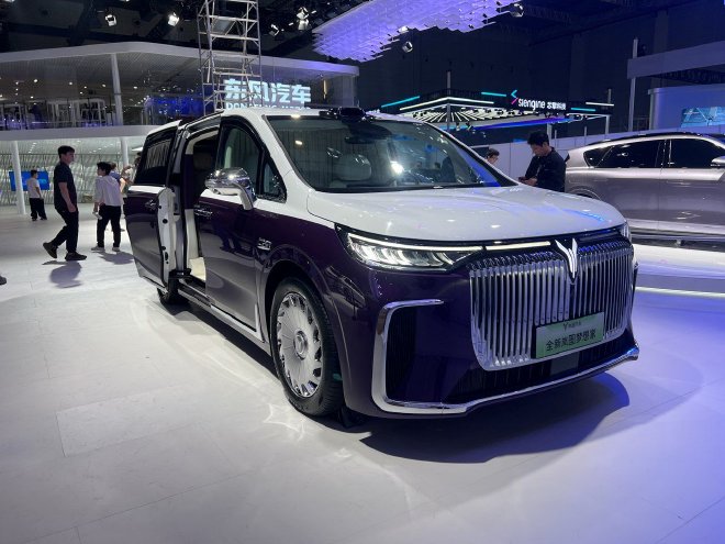 Discover Luxury: Lantu Dreamer·Shanhe Edition Unveiled at Shanghai Auto Show