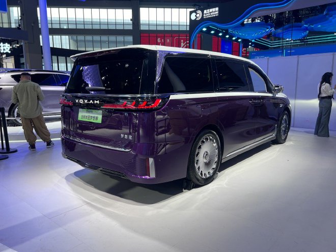 Discover Luxury: Lantu Dreamer·Shanhe Edition Unveiled at Shanghai Auto Show