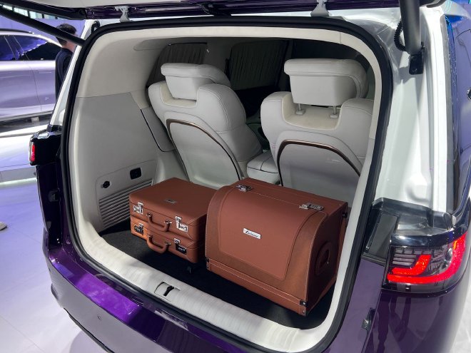 Discover Luxury: Lantu Dreamer·Shanhe Edition Unveiled at Shanghai Auto Show