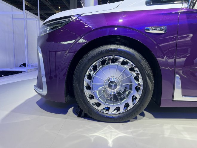 Discover Luxury: Lantu Dreamer·Shanhe Edition Unveiled at Shanghai Auto Show