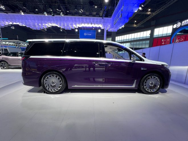 Discover Luxury: Lantu Dreamer·Shanhe Edition Unveiled at Shanghai Auto Show