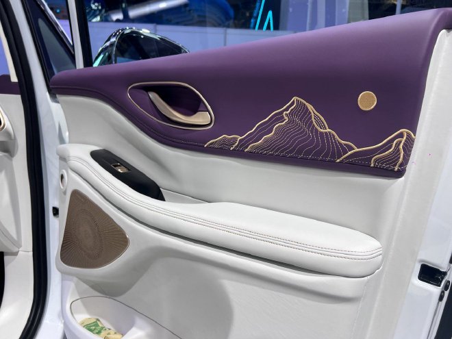 Discover Luxury: Lantu Dreamer·Shanhe Edition Unveiled at Shanghai Auto Show