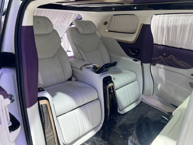 Discover Luxury: Lantu Dreamer·Shanhe Edition Unveiled at Shanghai Auto Show
