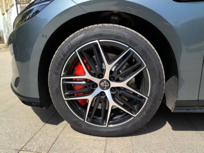 Test Driving BYD's Flagship Models: Han L vs. Tang L - A Comprehensive Review