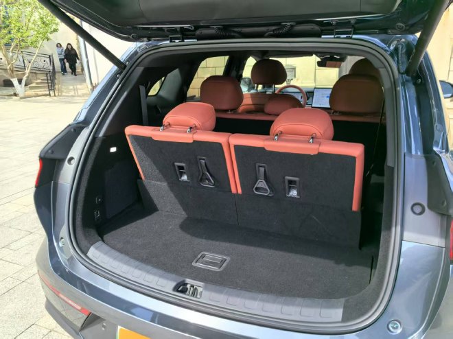 Test Driving BYD's Flagship Models: Han L vs. Tang L - A Comprehensive Review