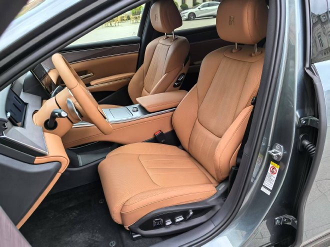 Test Driving BYD's Flagship Models: Han L vs. Tang L - A Comprehensive Review