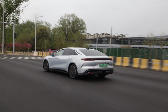 Test Driving BYD's Flagship Models: Han L vs. Tang L - A Comprehensive Review