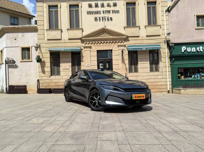 Test Driving BYD's Flagship Models: Han L vs. Tang L - A Comprehensive Review