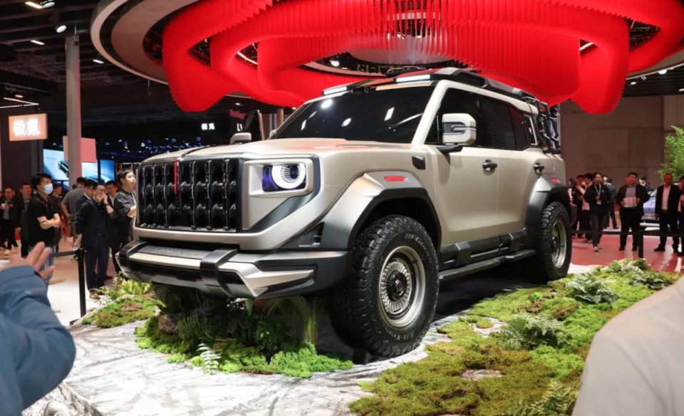 Unveiling Hongqi's Luxury Off-Road & Electric SUVs at Shanghai Auto Show 2025