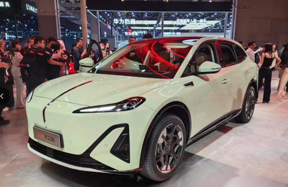 Unveiling Hongqi's Luxury Off-Road & Electric SUVs at Shanghai Auto Show 2025