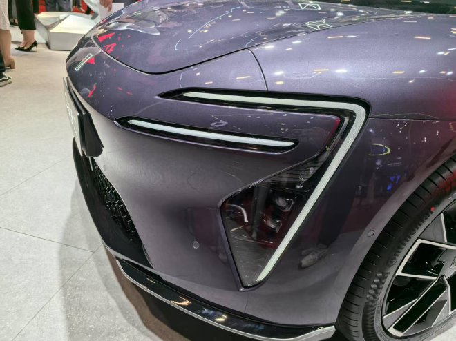Discover the Avita 06: Luxury Electric Sedan with Smart Driving Tech