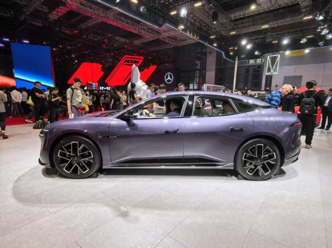 Discover the Avita 06: Luxury Electric Sedan with Smart Driving Tech