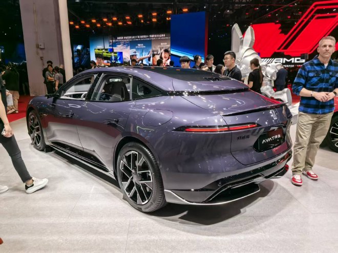 Discover the Avita 06: Luxury Electric Sedan with Smart Driving Tech