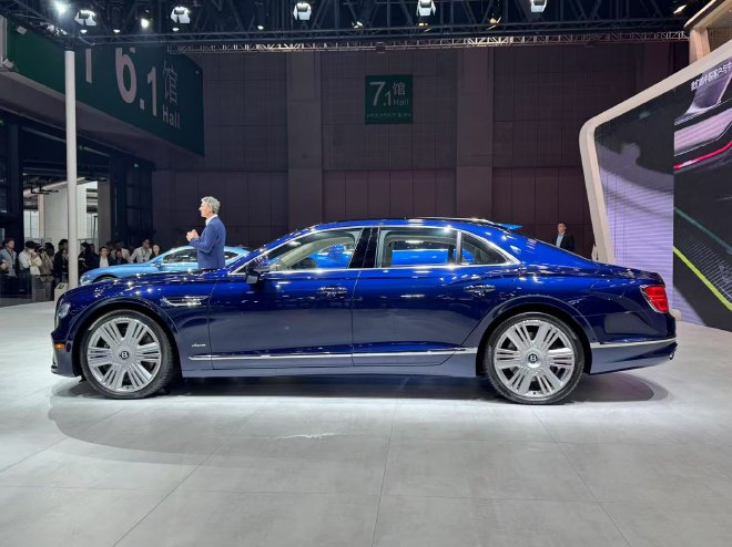 Discover Bentley's Luxe Lineup at 2025 Shanghai Auto Show: Azure Debuts!