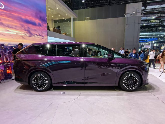 Discover the 2025 Xpeng X9: Luxury MPV with Cutting-Edge Upgrades