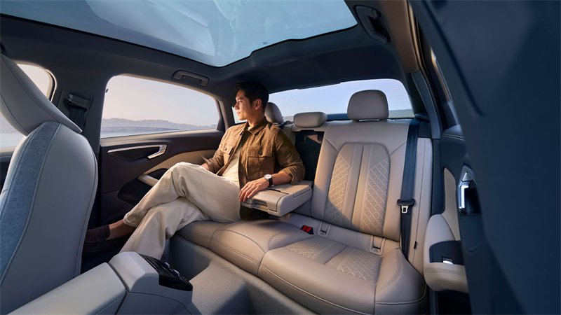 FAW Audi Unveils A5L & Q5L: Luxury Redefined at Shanghai Auto Show