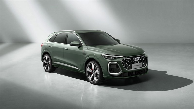 FAW Audi Unveils A5L & Q5L: Luxury Redefined at Shanghai Auto Show