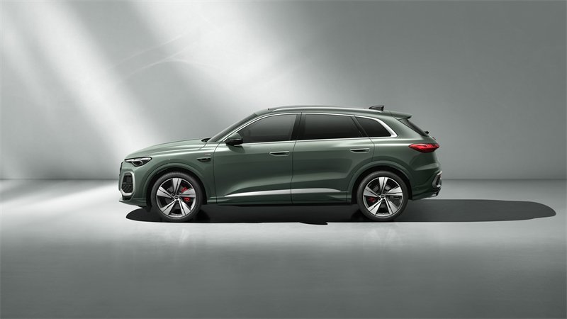 FAW Audi Unveils A5L & Q5L: Luxury Redefined at Shanghai Auto Show