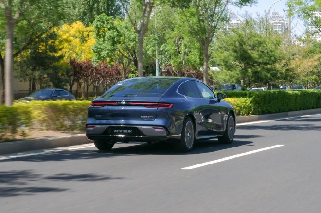 Geely Galaxy Star 8 EM-i: Test Drive Insights & Fuel Efficiency Review