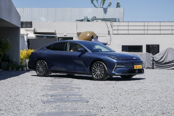 Geely Galaxy Star 8 EM-i: Test Drive Insights & Fuel Efficiency Review