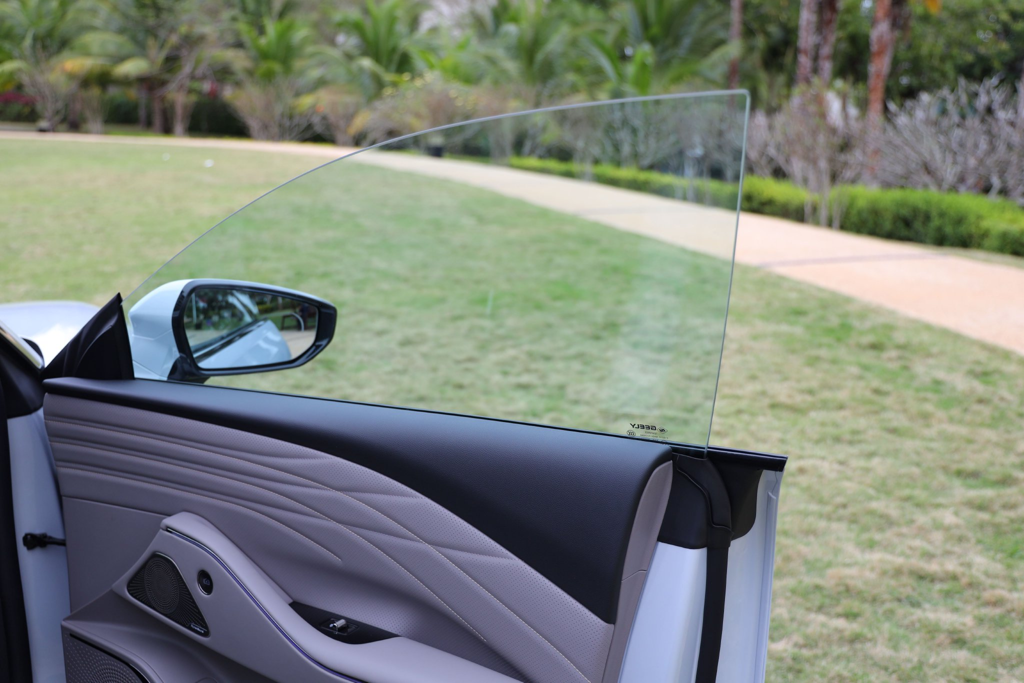 Discover the Geely Galaxy Star 8: Luxury Hybrid Sedan with Smart Features