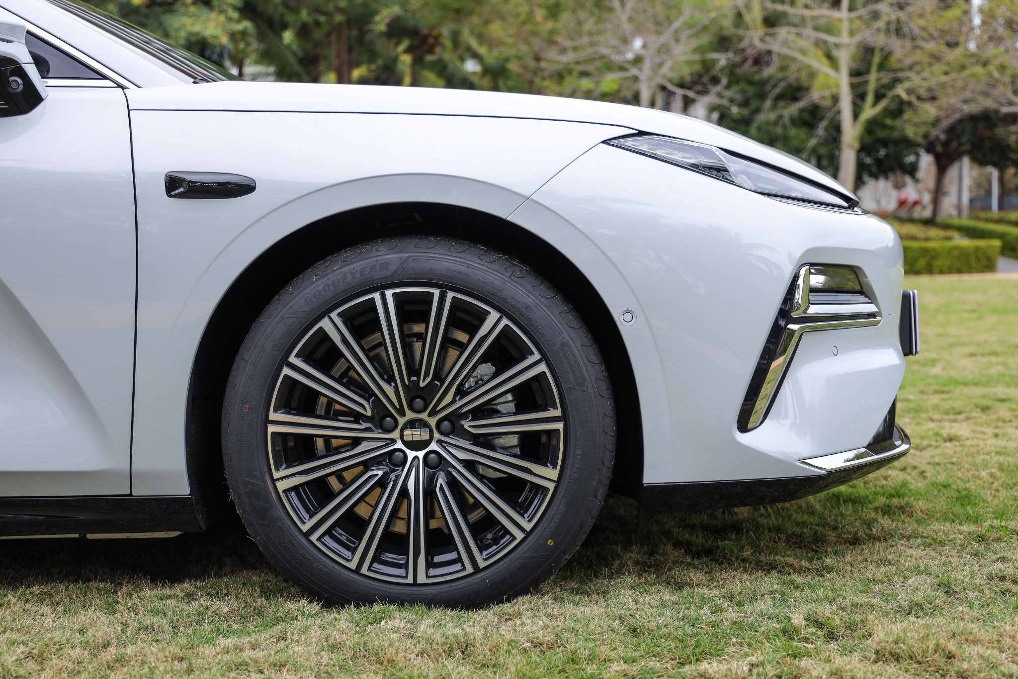 Discover the Geely Galaxy Star 8: Luxury Hybrid Sedan with Smart Features