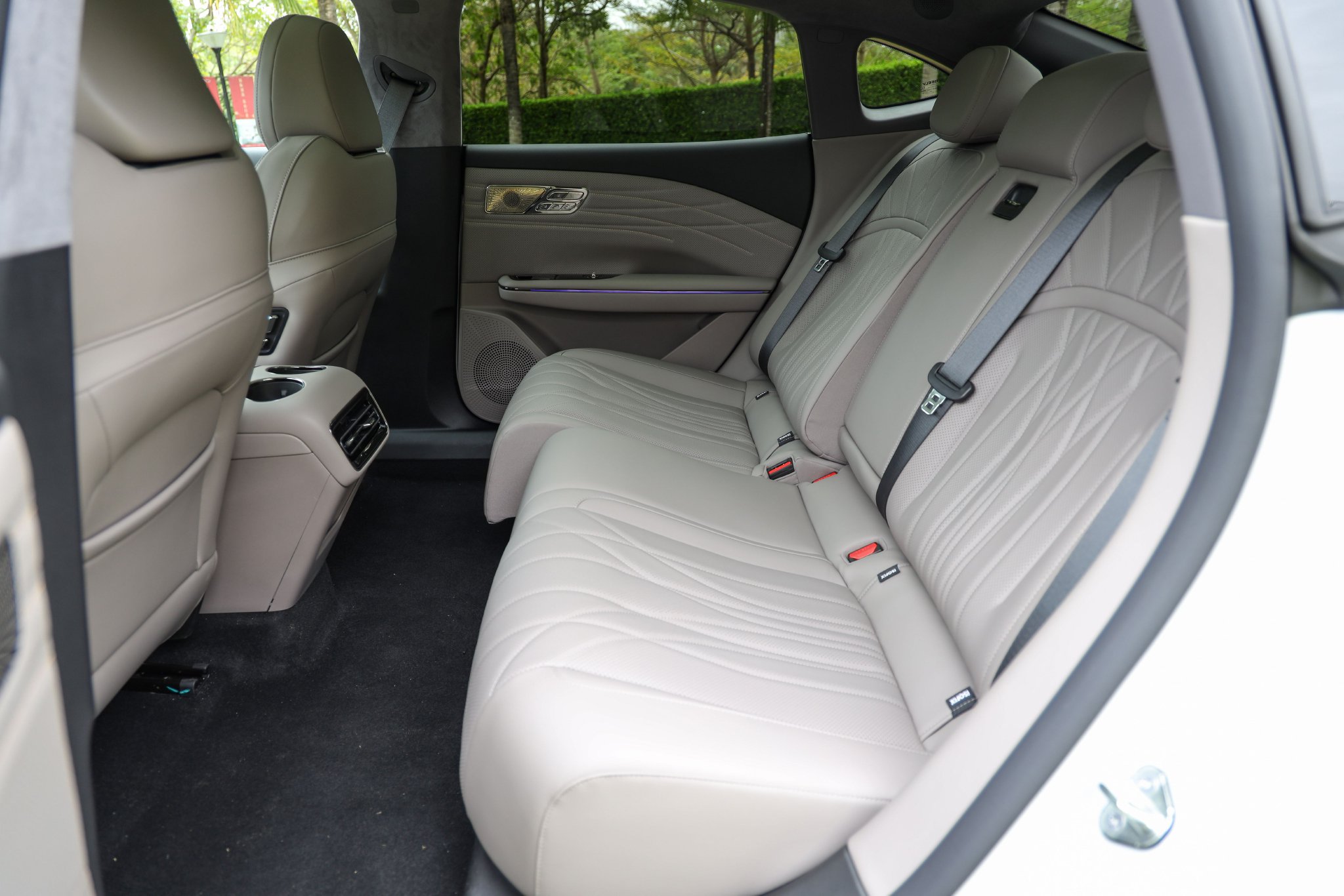 Discover the Geely Galaxy Star 8: Luxury Hybrid Sedan with Smart Features