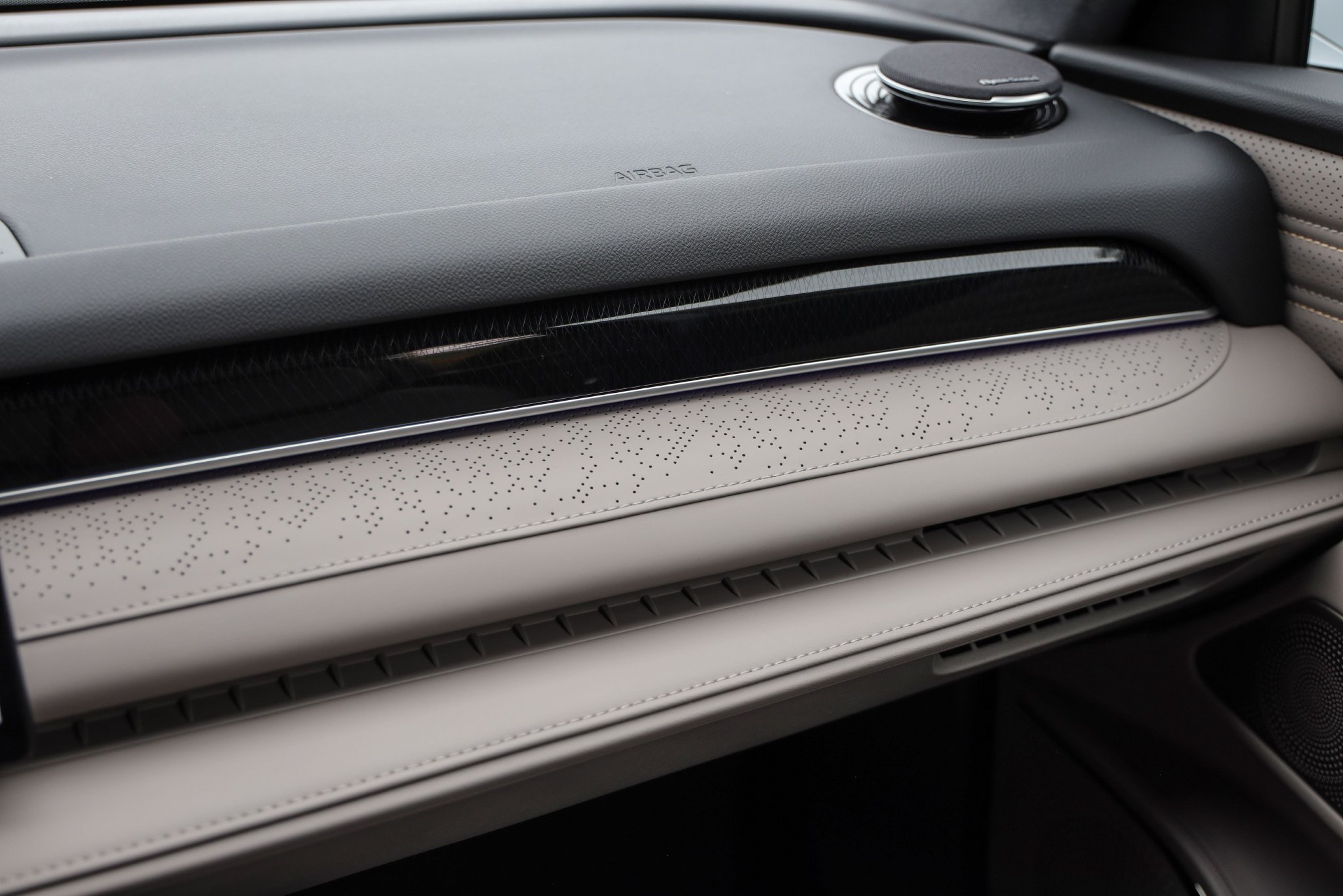 Discover the Geely Galaxy Star 8: Luxury Hybrid Sedan with Smart Features