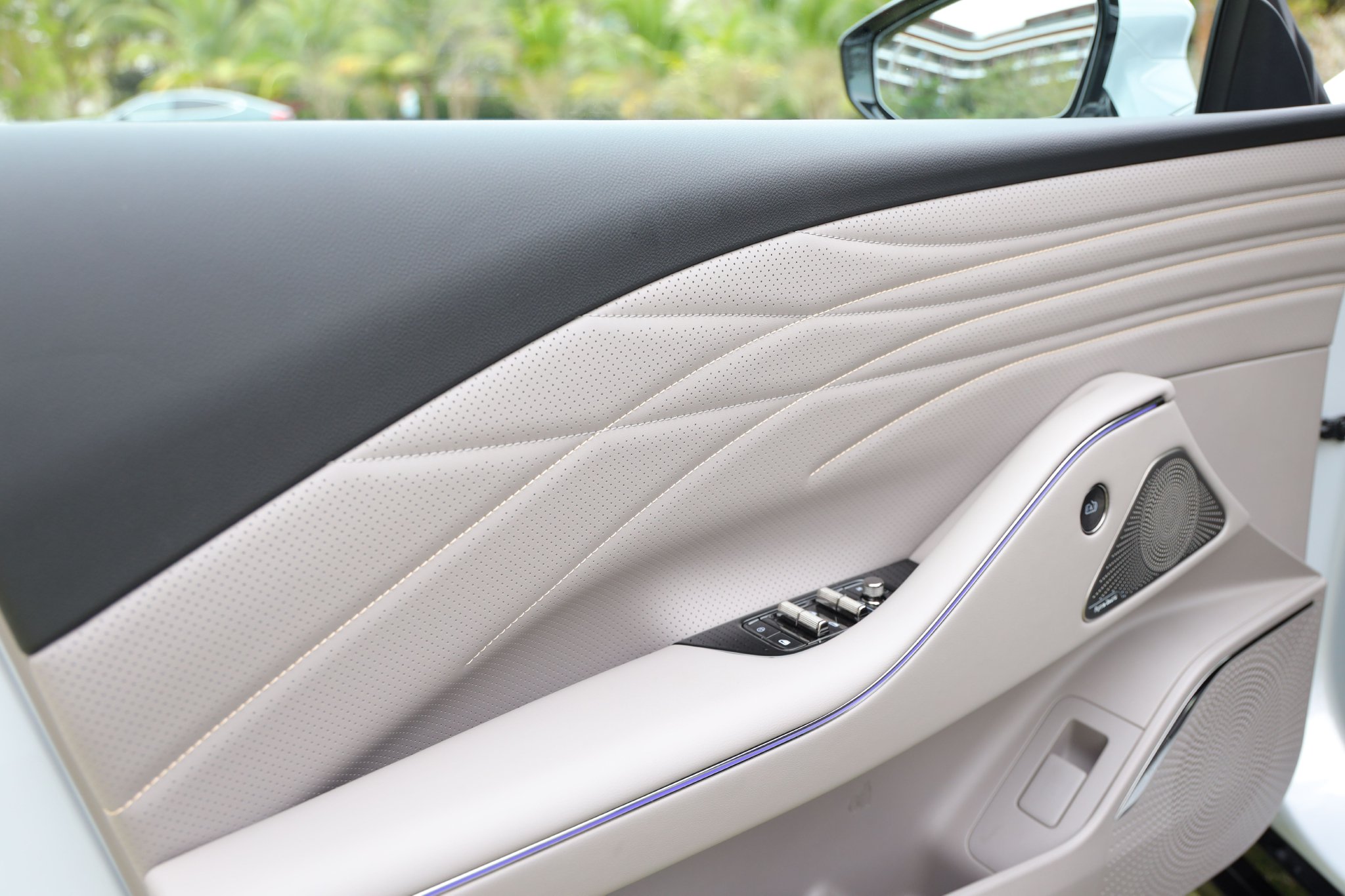 Discover the Geely Galaxy Star 8: Luxury Hybrid Sedan with Smart Features