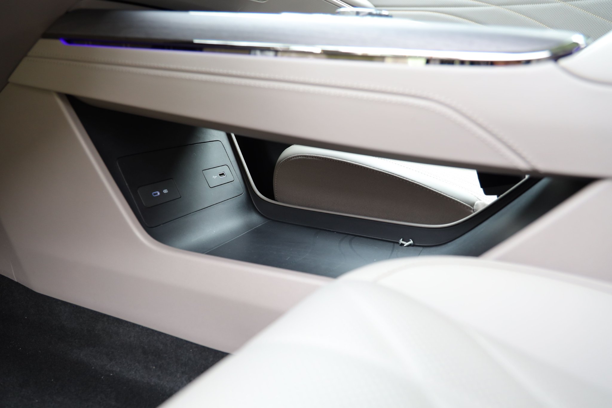Discover the Geely Galaxy Star 8: Luxury Hybrid Sedan with Smart Features