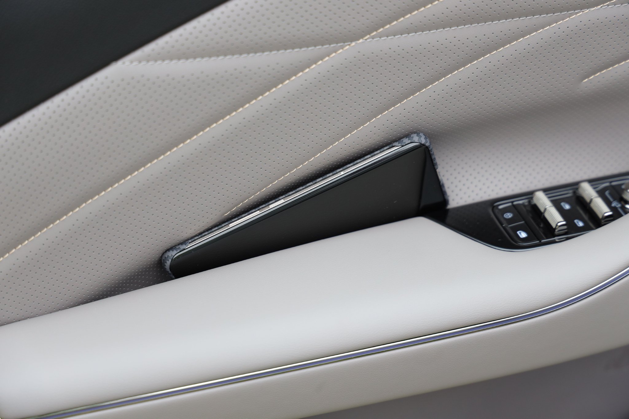 Discover the Geely Galaxy Star 8: Luxury Hybrid Sedan with Smart Features