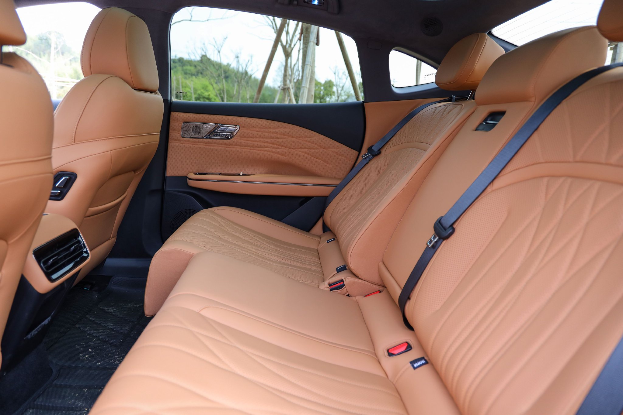 Discover the Geely Galaxy Star 8: Luxury Hybrid Sedan with Smart Features
