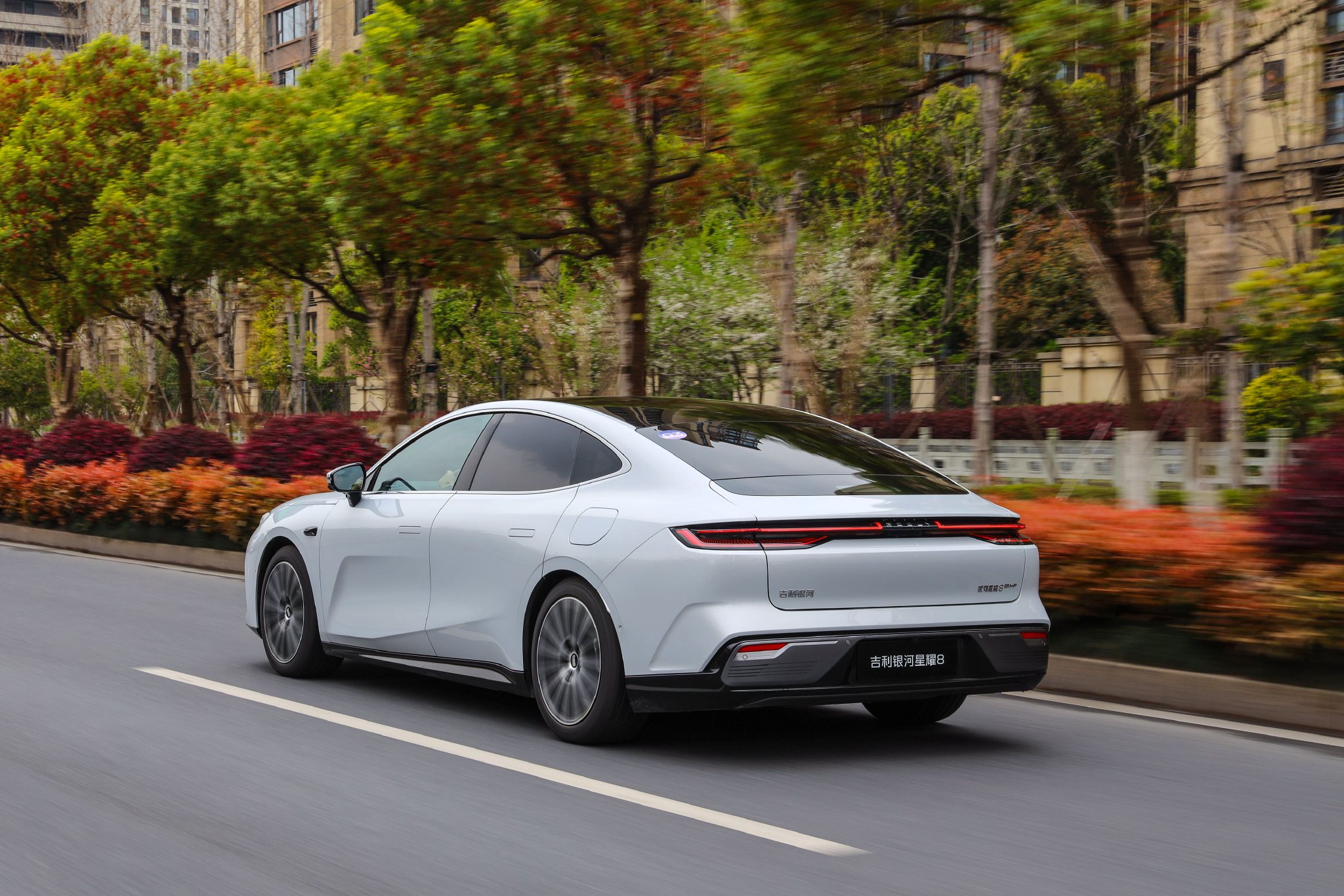 Discover the Geely Galaxy Star 8: Luxury Hybrid Sedan with Smart Features